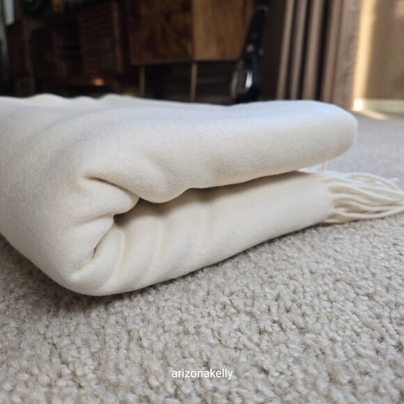 Banana Republic Cashmere Throw *MINOR MOTH DAMAGE* - Picture 14 of 14